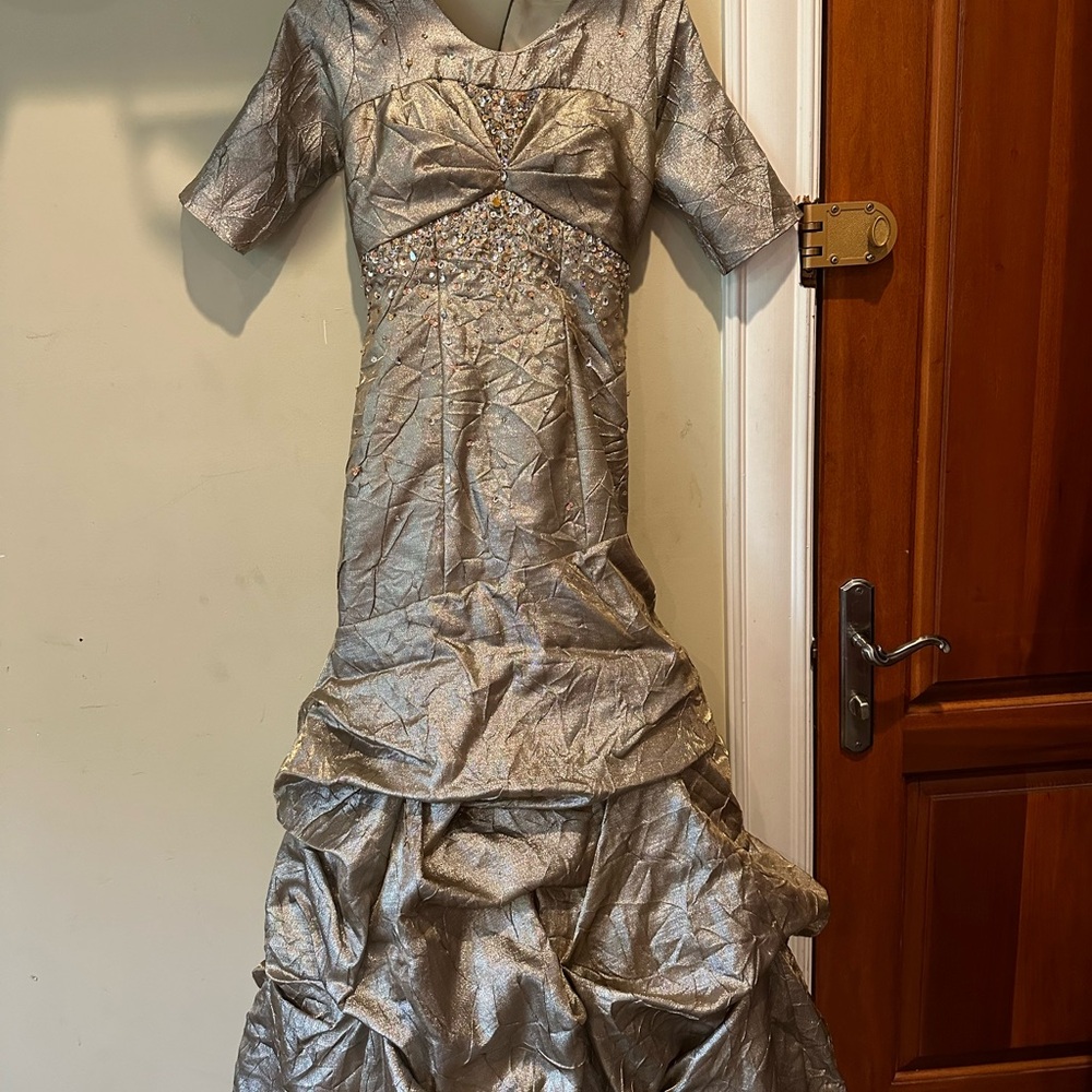 CUSTOM MADE GOLD METALLIC GOWN